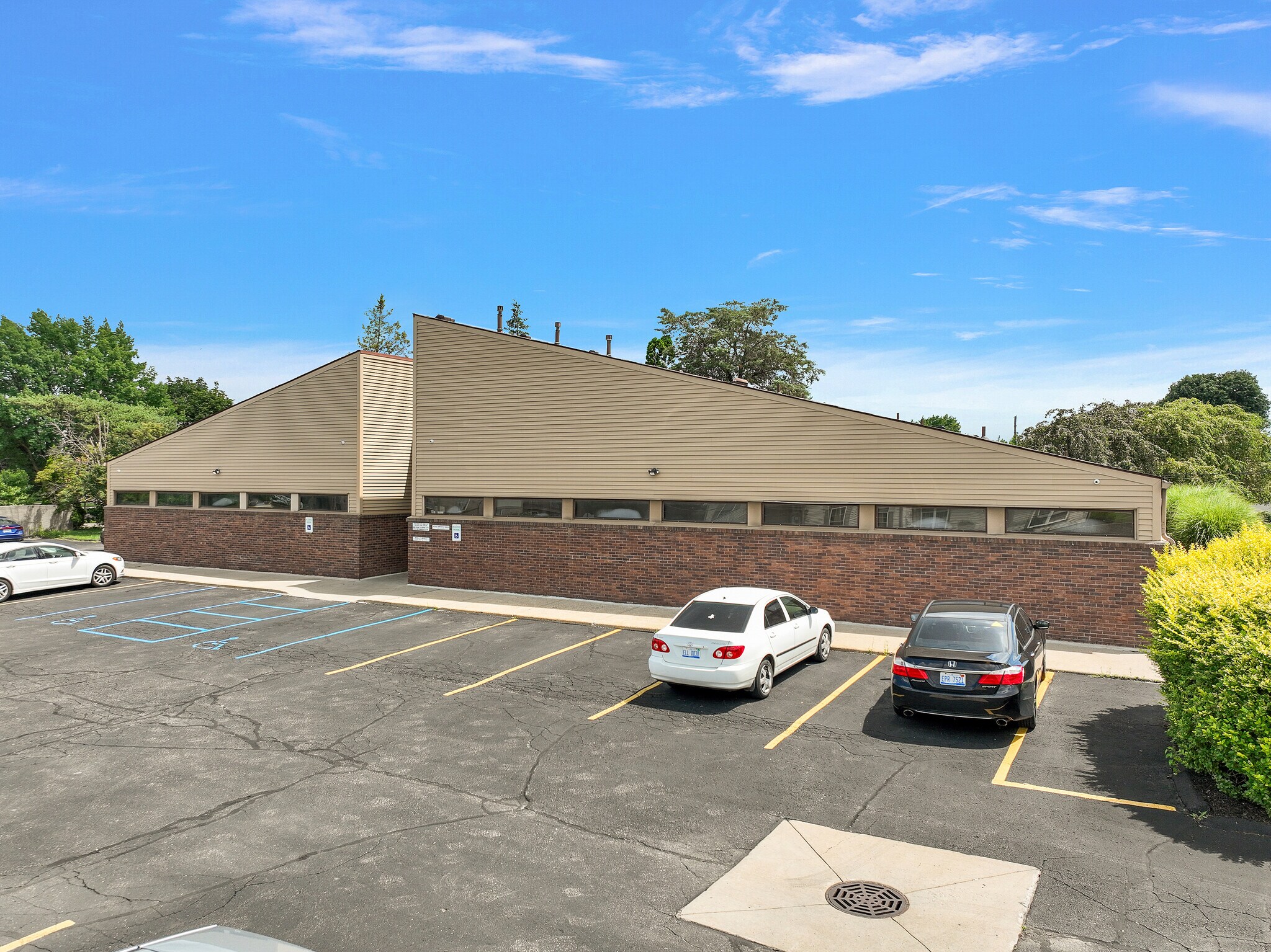 9001 15 Mile Rd, Sterling Heights, MI for lease Building Photo- Image 1 of 7