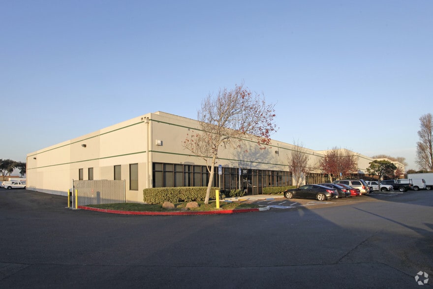 2601-2655 Barrington Ct, Hayward, CA for lease - Building Photo - Image 2 of 4