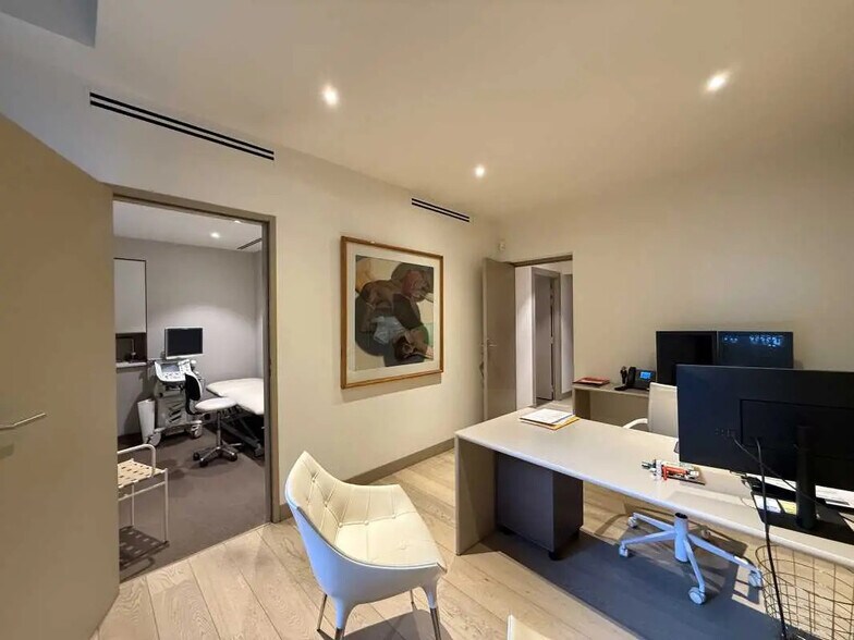 Office in Bordeaux for sale - Interior Photo - Image 3 of 3