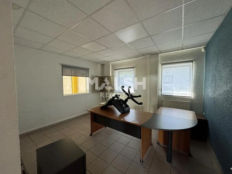 Flex in Saint-Étienne for lease - Interior Photo - Image 3 of 7