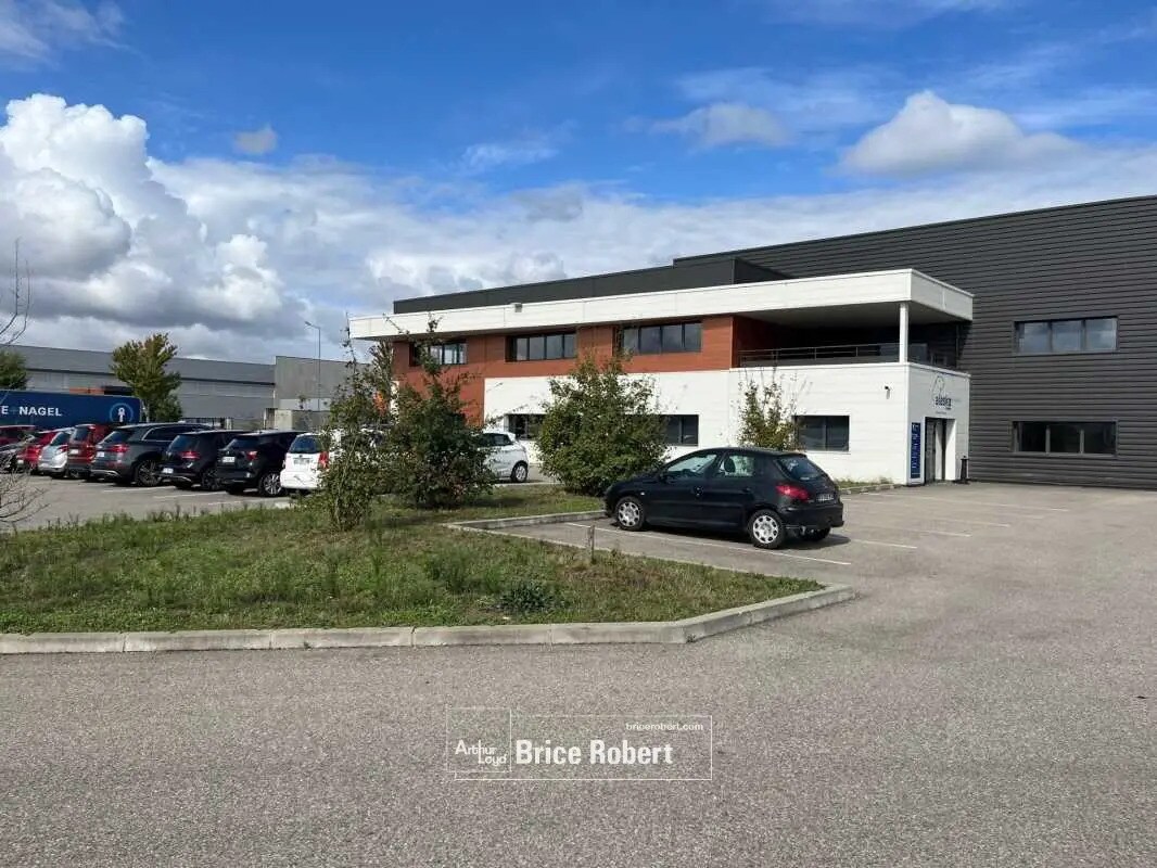 Office in Jonage for lease Building Photo- Image 1 of 9