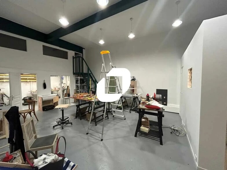 Flex in Ivry-sur-Seine for lease - Interior Photo - Image 3 of 8