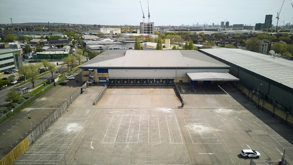 12 Central Way, London for lease - Building Photo - Image 2 of 8