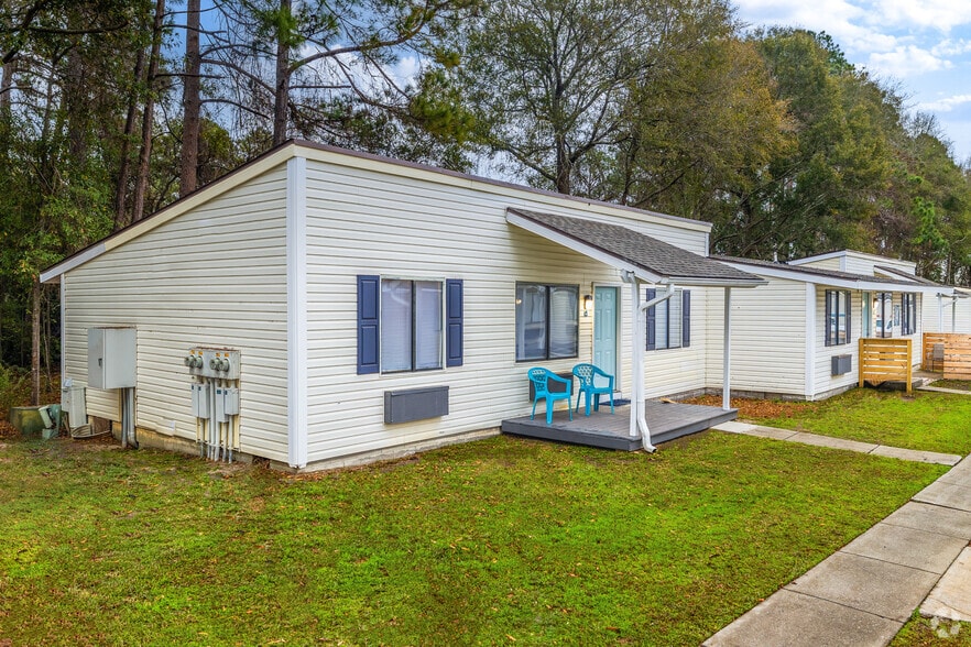 210 Lanier Dr, Statesboro, GA for sale - Primary Photo - Image 1 of 31