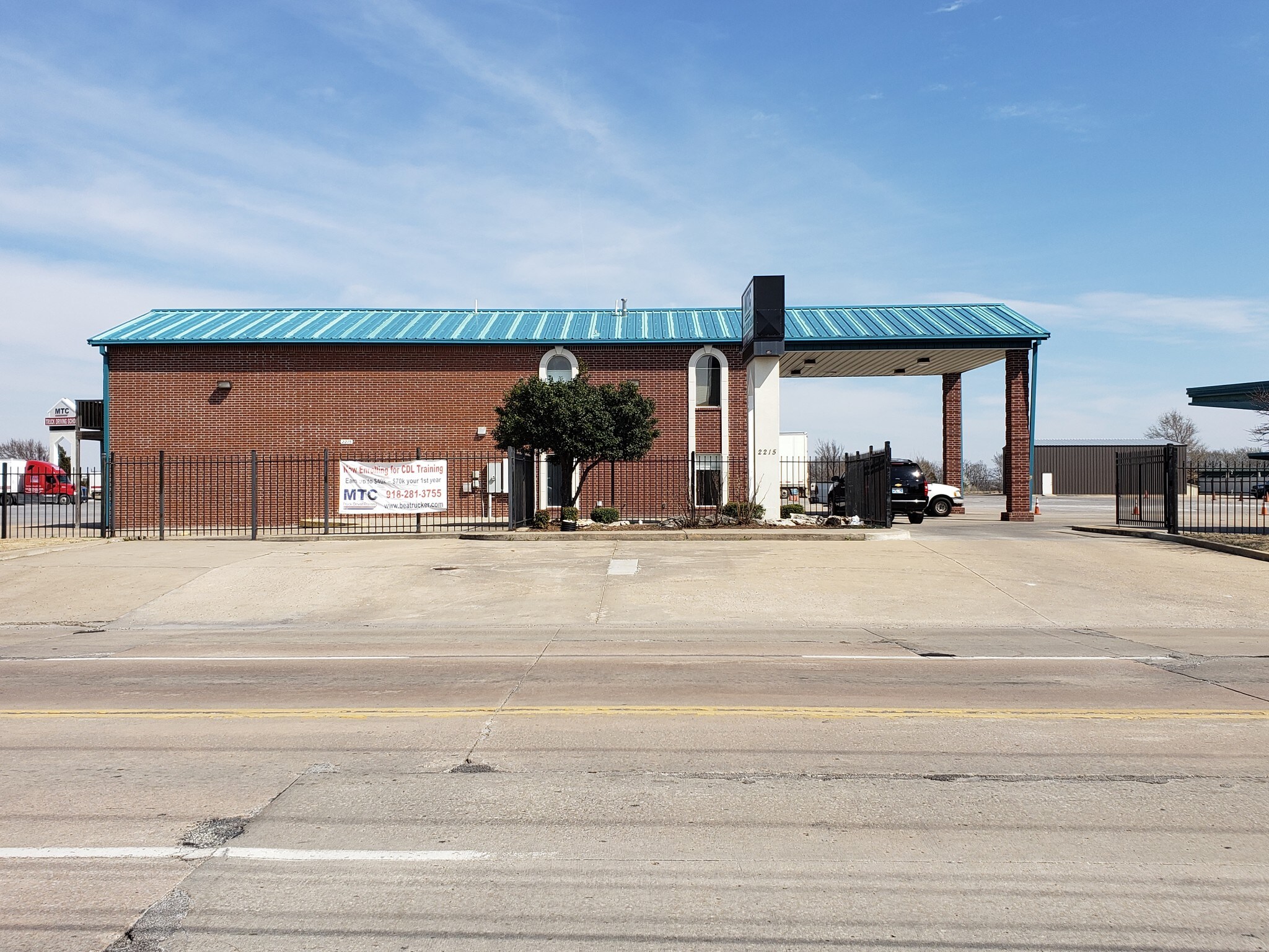 2215 N Sheridan Rd, Tulsa, OK for sale Primary Photo- Image 1 of 1
