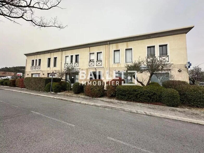 Office in Tourrettes for lease - Building Photo - Image 2 of 12