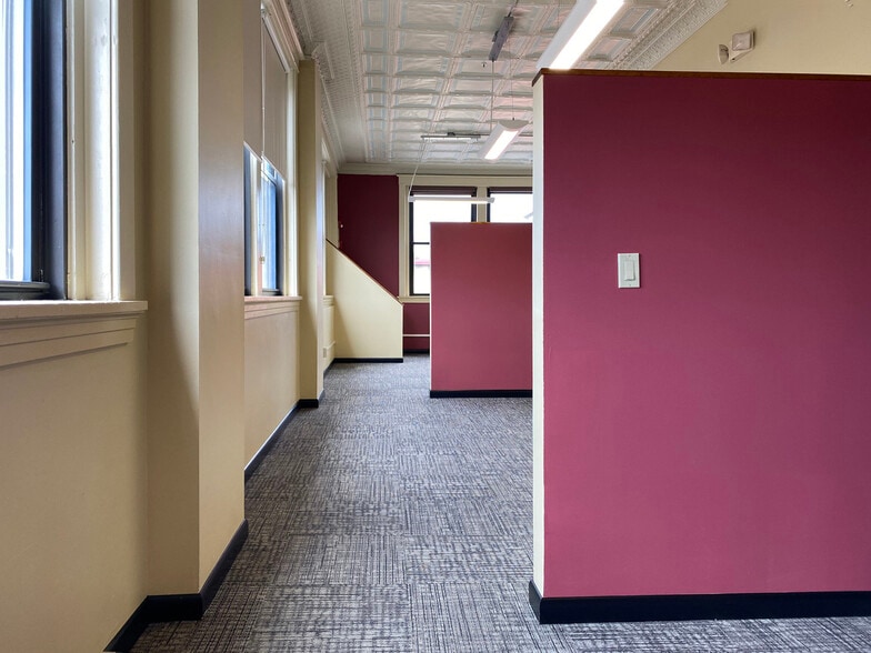 2000 E Carson St, Pittsburgh, PA for lease - 2000 East Carson Third Floor Interior - Image 1 of 15