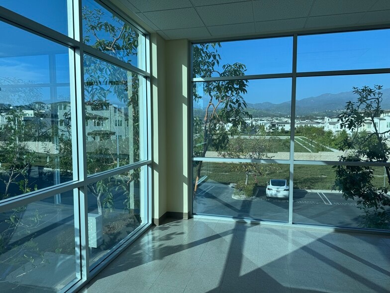 26180 Enterprise Way, Lake Forest, CA for lease - Building Photo - Image 3 of 10