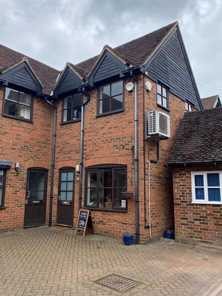 103A-103c Bancroft, Hitchin for sale - Building Photo - Image 1 of 1