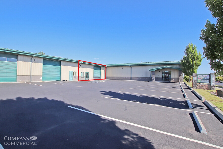 20780 NE High Desert Ln, Bend, OR for lease - Building Photo - Image 1 of 3