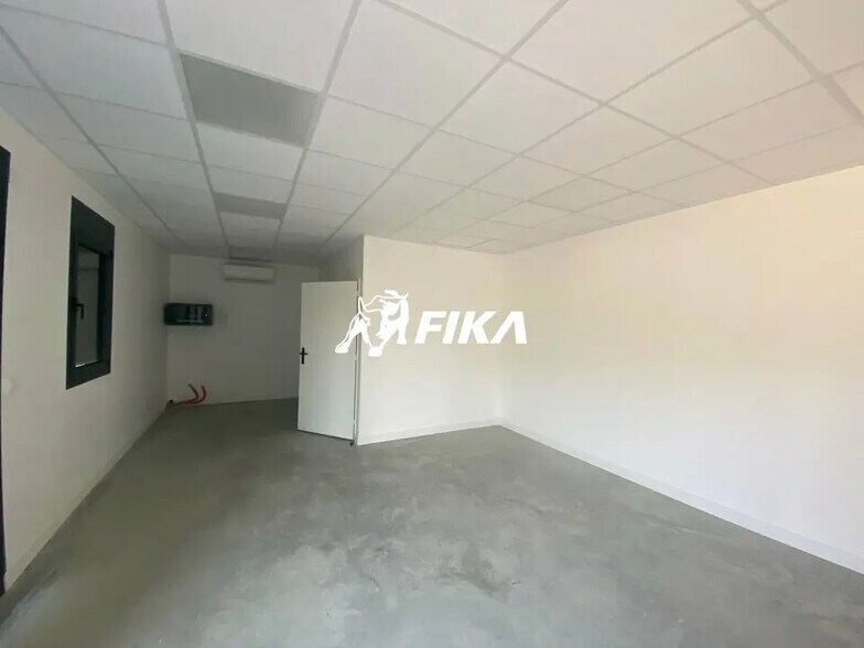 Flex in Sainte-Foy-d'Aigrefeuille for lease - Interior Photo - Image 3 of 9