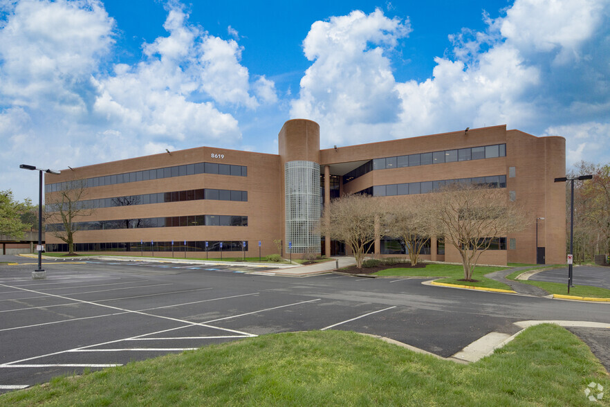 8619 Westwood Center Dr, Vienna, VA for lease - Building Photo - Image 1 of 6