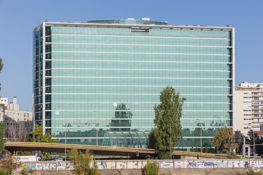 Quai Du Président Paul Doumer, Courbevoie for lease - Primary Photo - Image 1 of 16