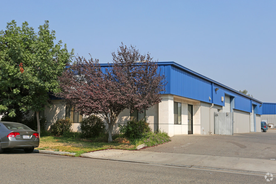 3440 W Holland Ave, Fresno, CA for lease - Building Photo - Image 3 of 11