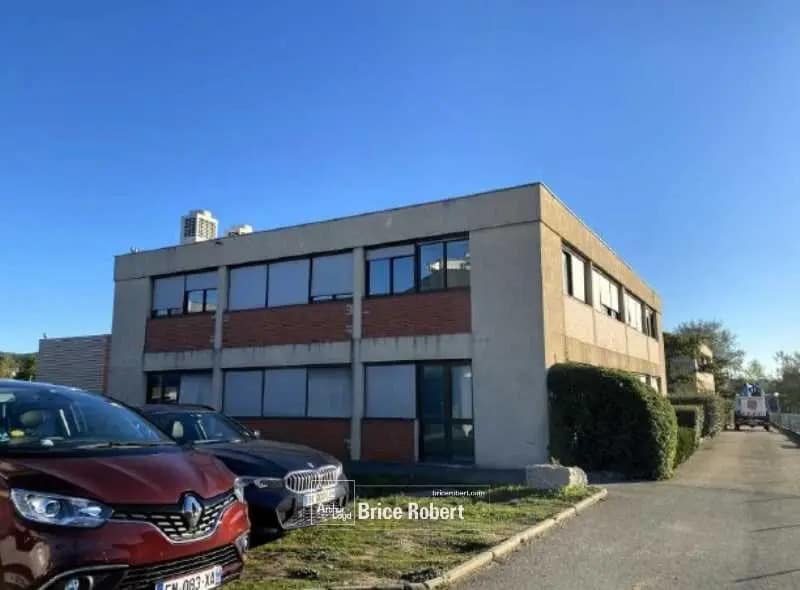 Office in Limonest for sale Building Photo- Image 1 of 6