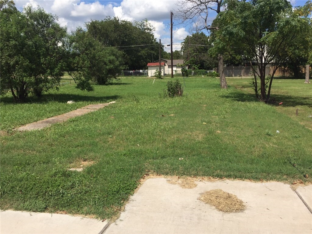 1010 W 2nd St, Taylor, TX for sale Primary Photo- Image 1 of 1
