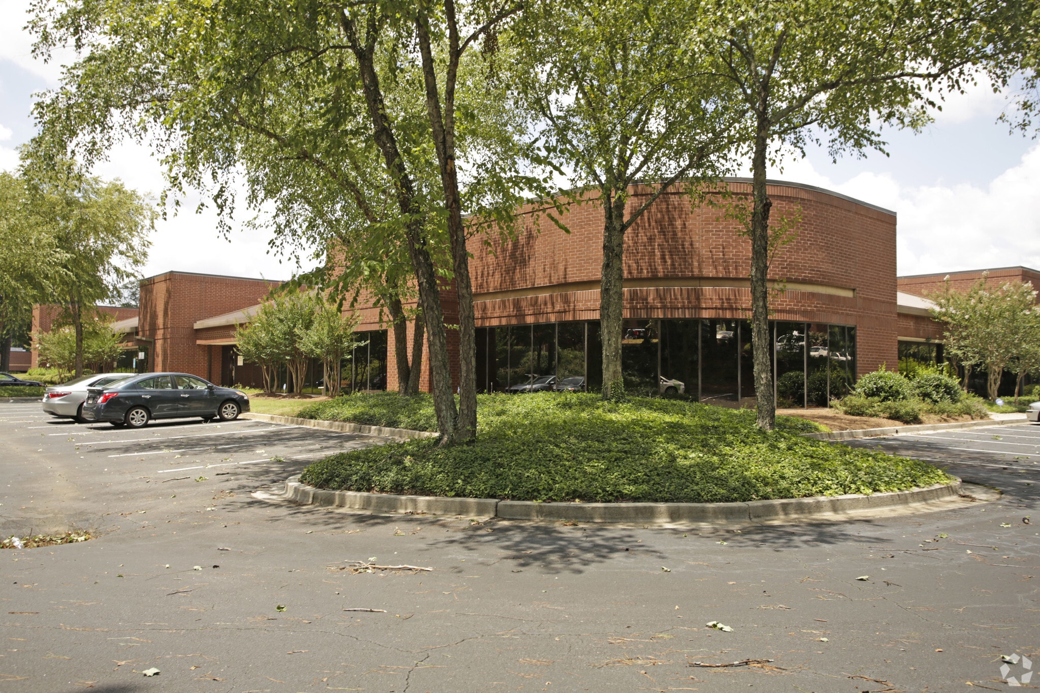 6611 Bay Cir, Peachtree Corners, GA for lease Primary Photo- Image 1 of 9