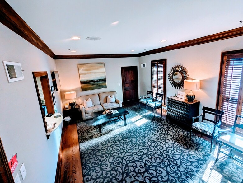 4721 Chamblee Dunwoody Rd, Atlanta, GA for lease - Lobby - Image 3 of 15