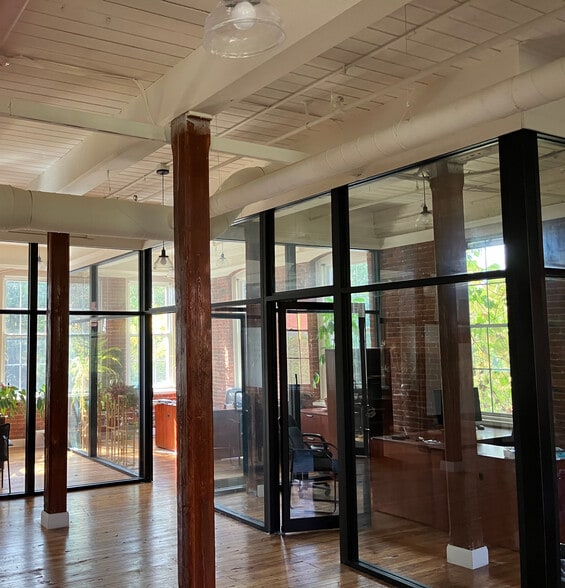 296 Nonotuck St, Northampton, MA for lease - Interior Photo - Image 3 of 24