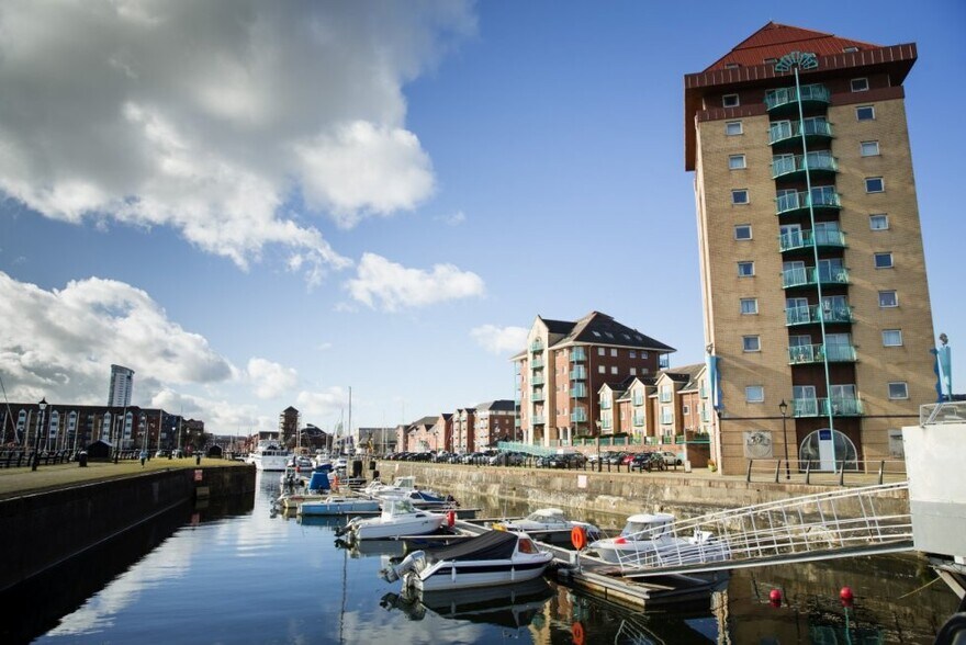 37 Pocketts Wharf, Swansea for sale - Primary Photo - Image 1 of 1