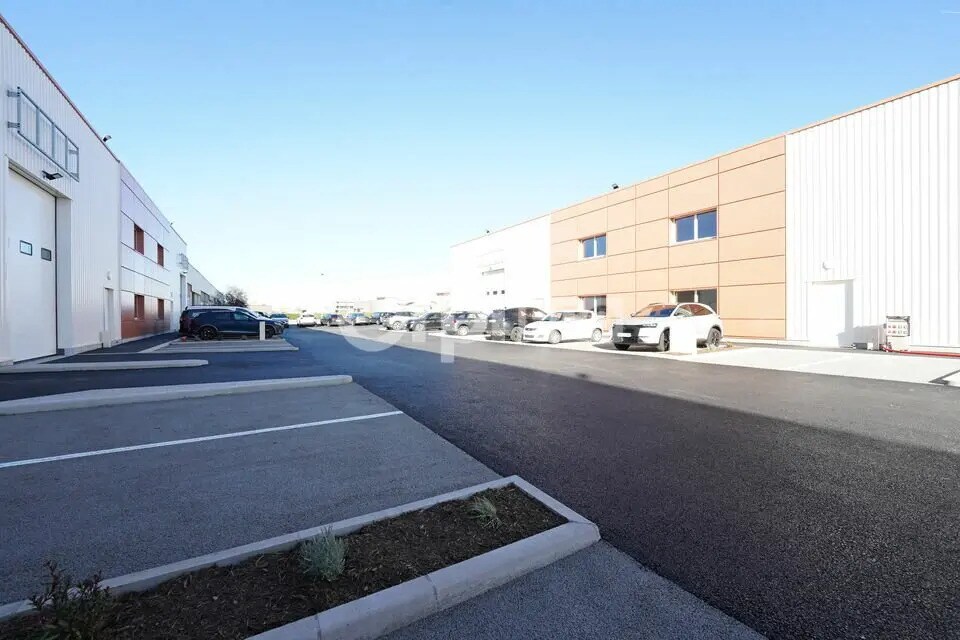 Flex in Chassieu for lease Building Photo- Image 1 of 4