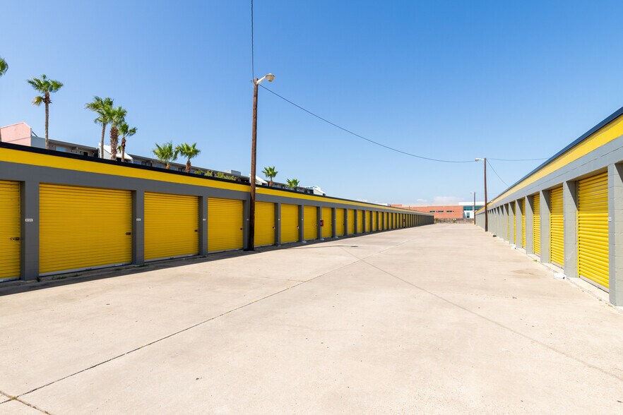2902 S Padre Island Dr Corpus Christi TX 78415 Storage King USA