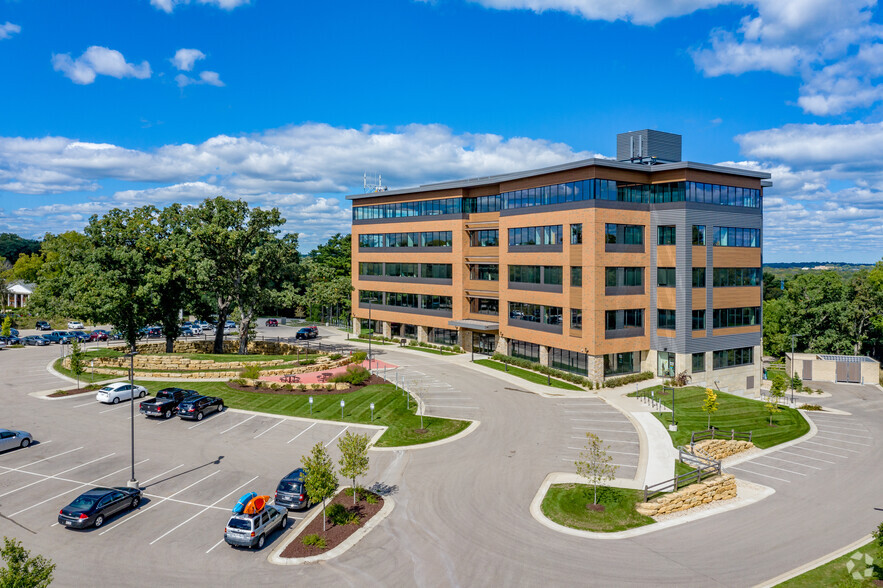 2921 Landmark Pl, Madison, WI for lease - Building Photo - Image 3 of 11