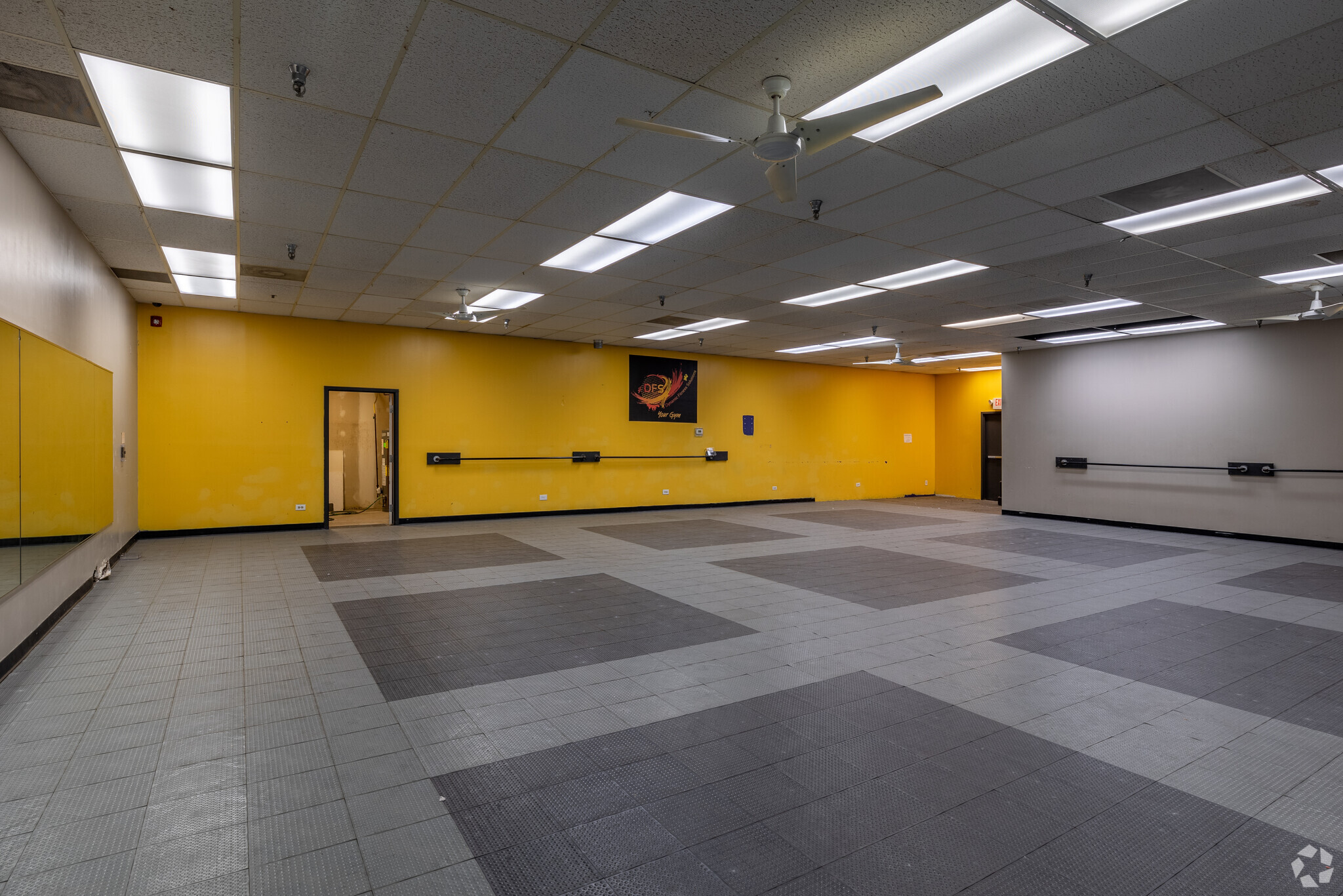 8535 Tanglewood Sq, Chagrin Falls, OH for lease Interior Photo- Image 1 of 4