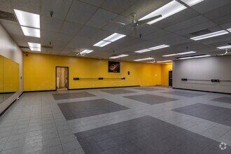 8535 Tanglewood Sq, Chagrin Falls, OH for lease Interior Photo- Image 1 of 4