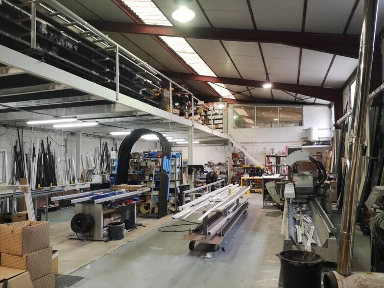 Flex in Contes for lease - Interior Photo - Image 1 of 6