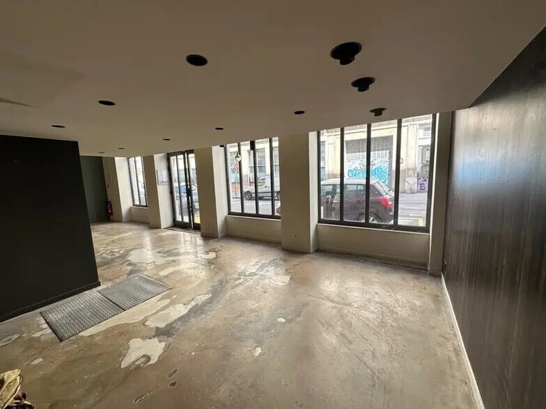 Office in Lyon for lease - Building Photo - Image 3 of 12