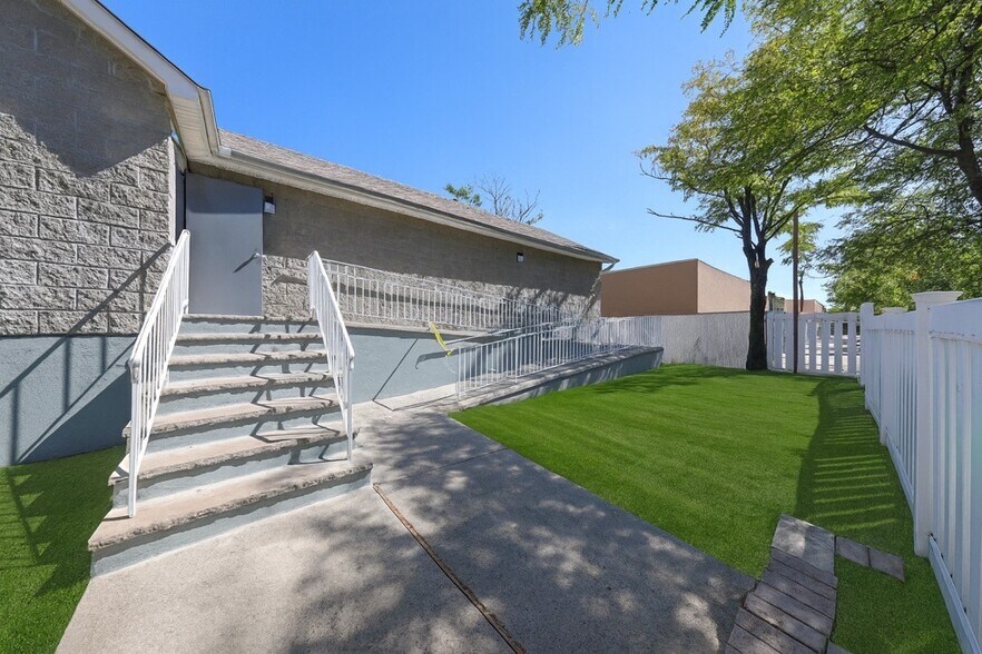 472 Netherland Ave, Staten Island, NY for sale - Building Photo - Image 2 of 14