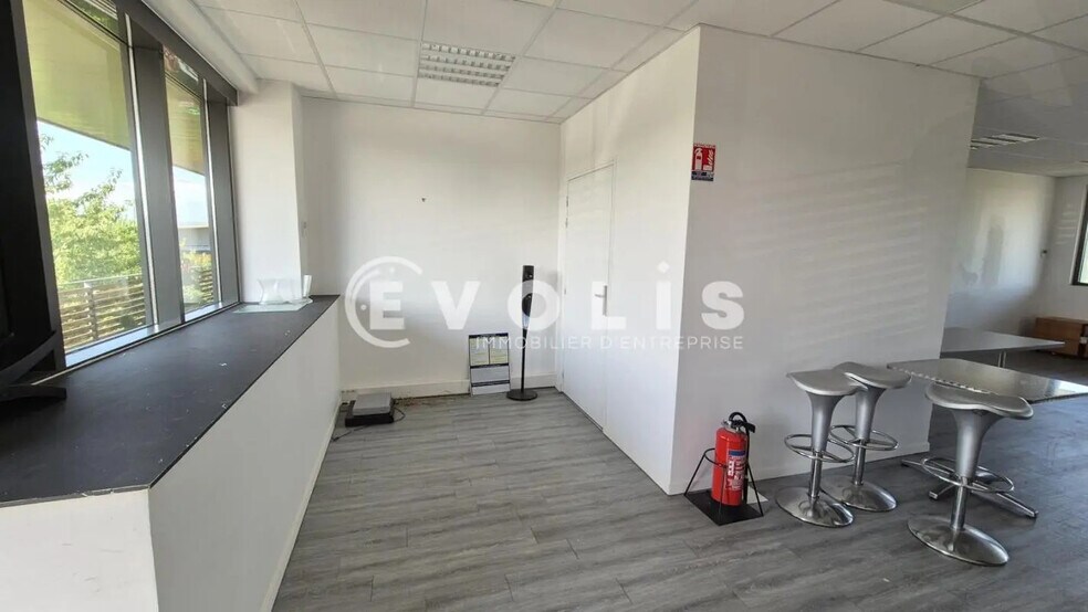 Office in Chanteloup-en-Brie for lease - Building Photo - Image 3 of 4