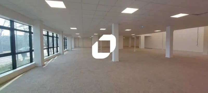 Office in Saint-Denis for lease - Building Photo - Image 2 of 30