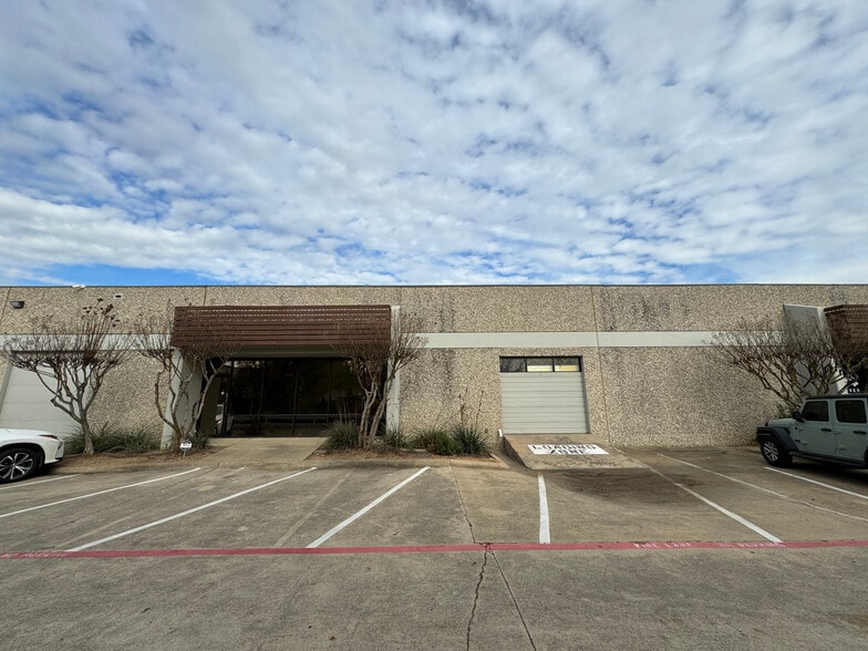 10606 Shady Trl, Dallas, TX for sale - Building Photo - Image 2 of 31
