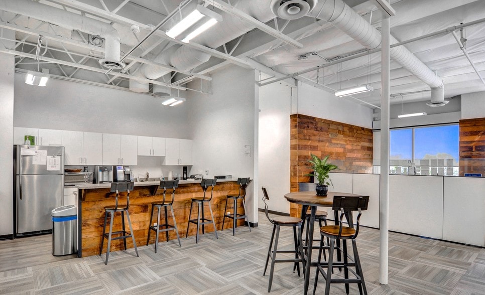 18004 Sky Park Cir, Irvine, CA for lease - Interior Photo - Image 3 of 25