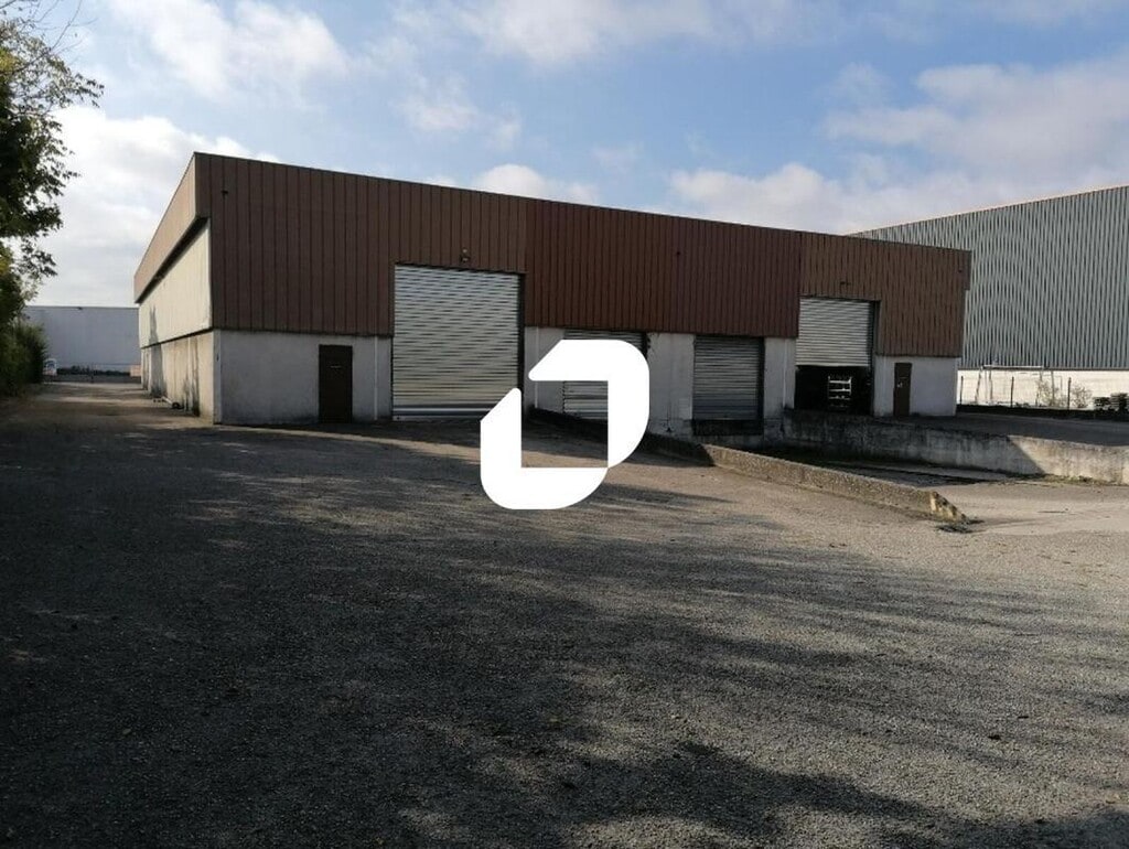Location Local d'activités 1 180 m² - Photo 1