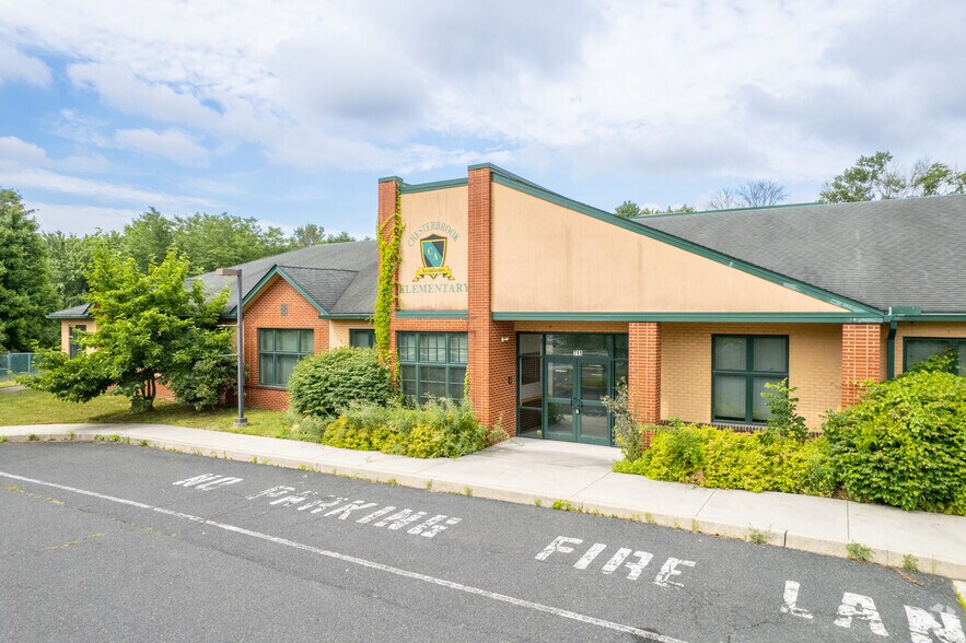 711 Hollow Rd, Phoenixville, PA 19460