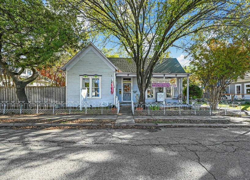 105 S Church St, McKinney, TX for sale - Primary Photo - Image 1 of 17