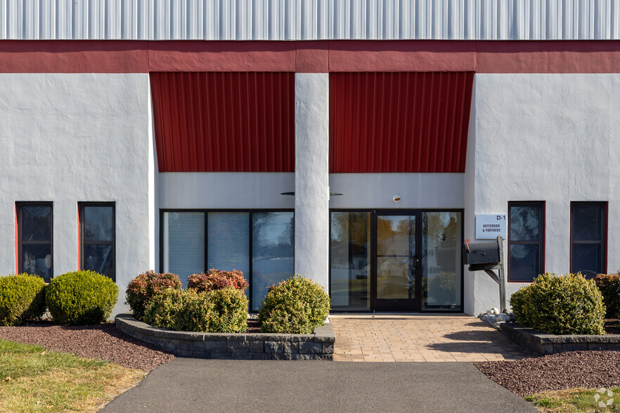 903 Sheehy Dr, Horsham, PA for lease - Building Photo - Image 3 of 13