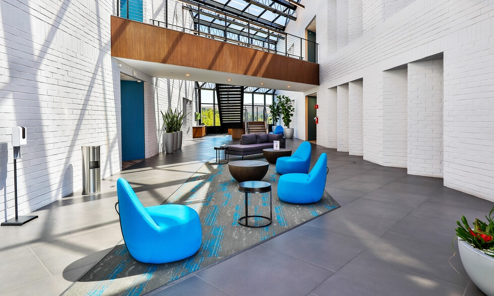 30851 Agoura Rd, Agoura Hills, CA for sale - Building Photo - Image 3 of 12