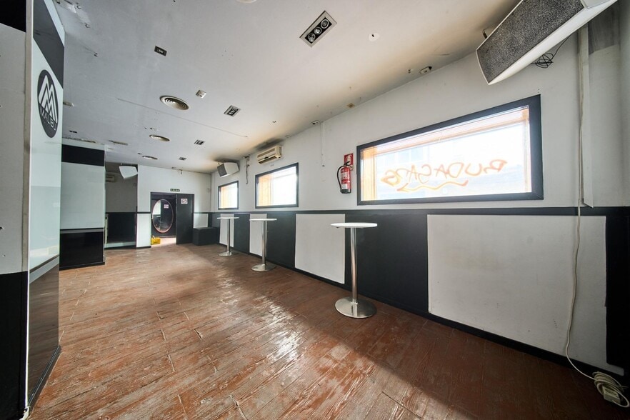 Retail in Granada, Granada for sale - Interior Photo - Image 2 of 20