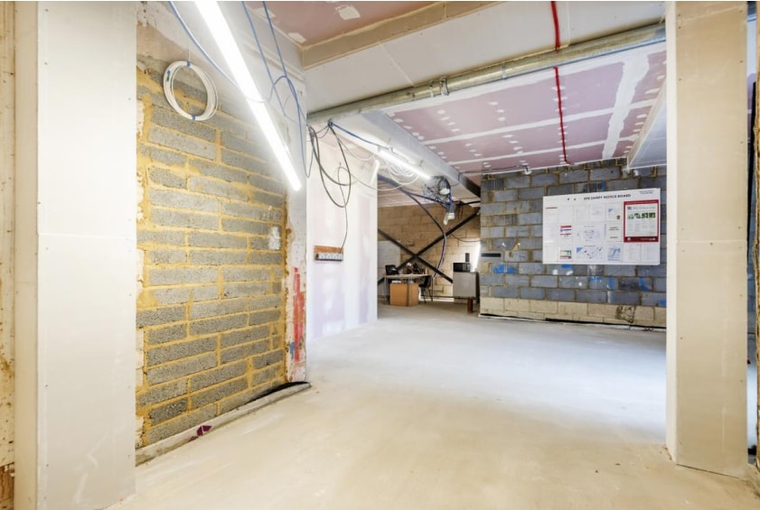 56 Chatfield Rd, London, LND SW11 3UL - Unit 1 - - Interior Photo - Image 1 of 2