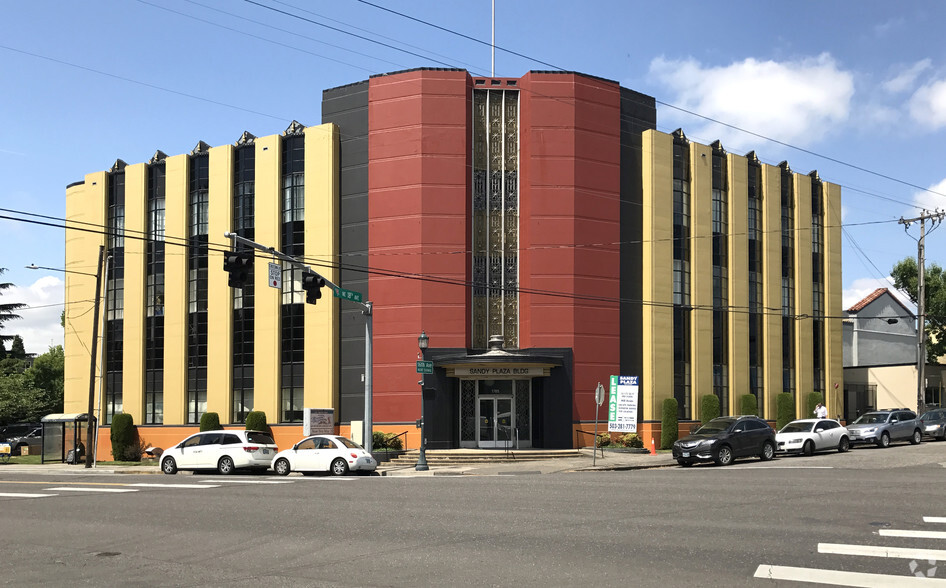 1785 NE Sandy Blvd, Portland, OR for lease - Building Photo - Image 1 of 6