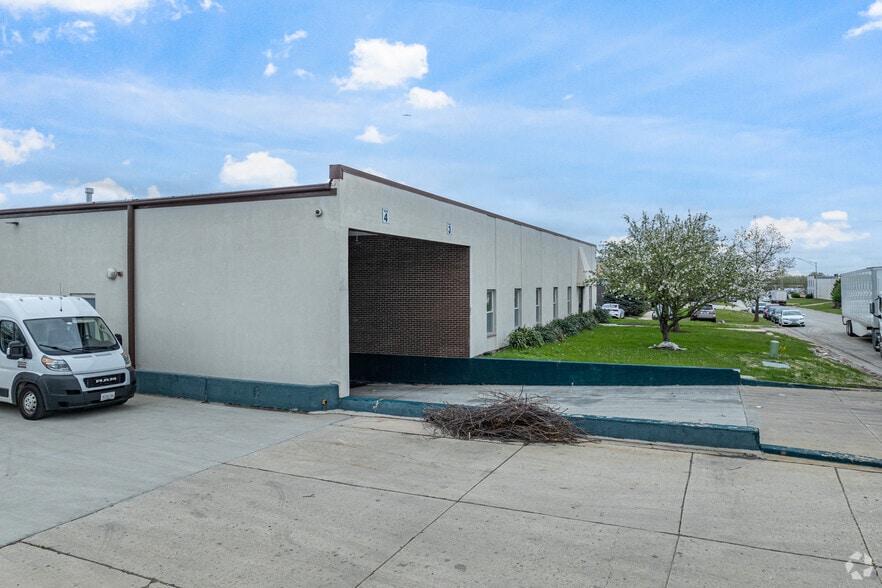 1540-1544 W Wrightwood Ct, Addison, IL for lease - Building Photo - Image 3 of 5