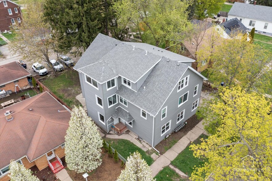 1542 Victoria Ave, North Chicago, IL for sale - Building Photo - Image 3 of 54