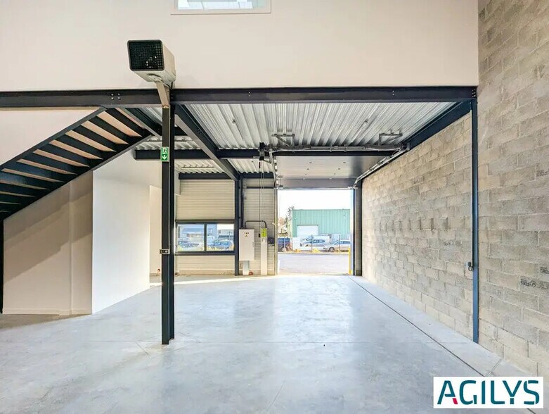 Flex in Villemoisson-sur-Orge for lease - Interior Photo - Image 3 of 8