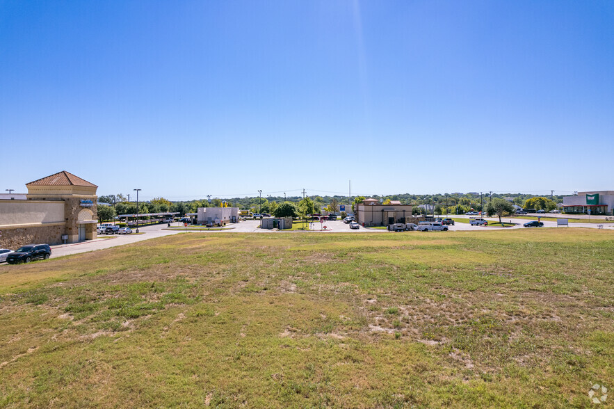 6660 Hawks Creek Ave, Fort Worth, TX for sale - Building Photo - Image 3 of 10