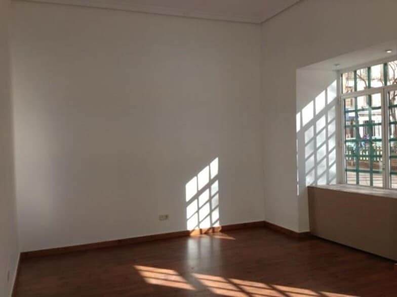 Plaza del Dos de Mayo, 5, Madrid, Madrid for lease - Building Photo - Image 3 of 5