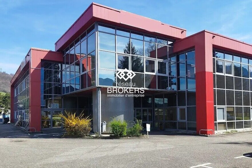 Office in Cluses for lease - Building Photo - Image 1 of 3